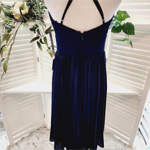 LULU'S NAVY PLEATED CRISS CROSS ADJ STRAPE DRESS SIZE LARGE NEW - Picture 5 of 9